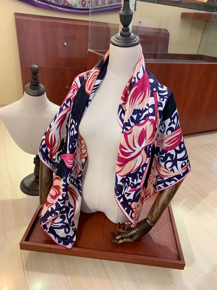 Louis Vuitton Scarf LVS00152